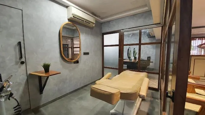 American Hairline Mumbai consultation room