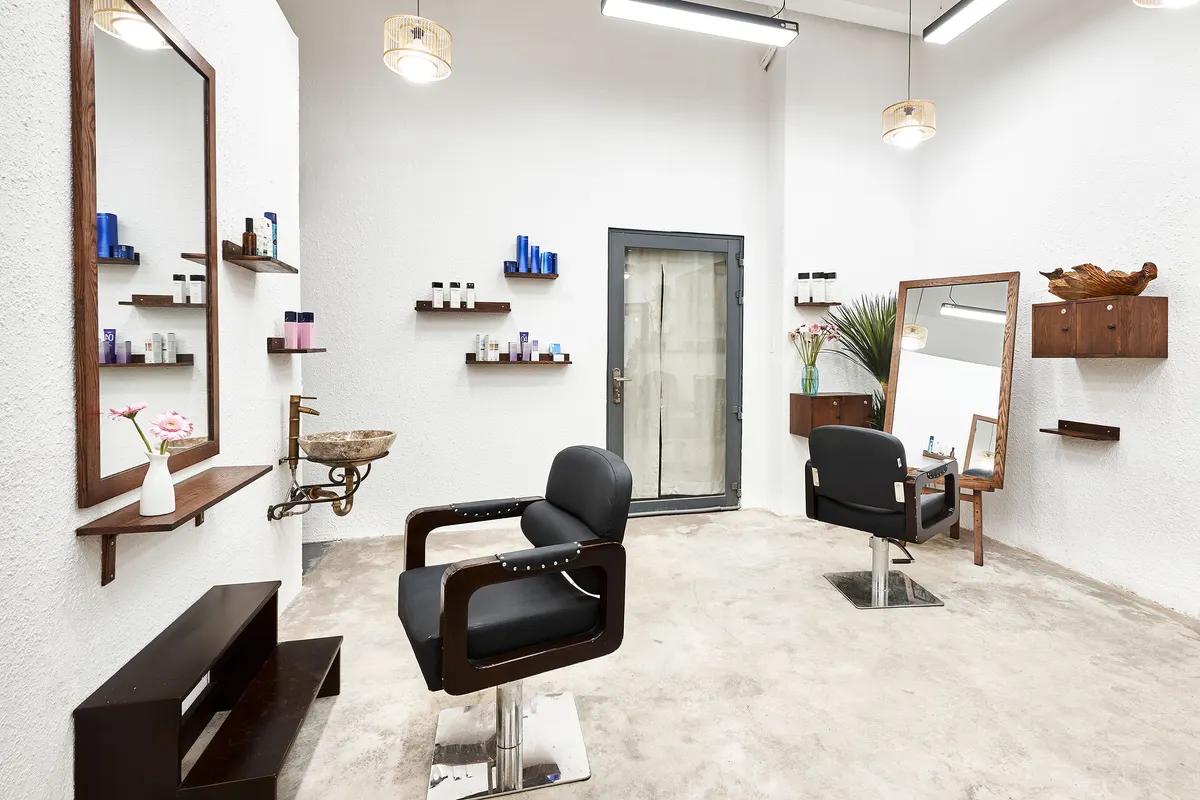 Inside the American Hairline Delhi salon.